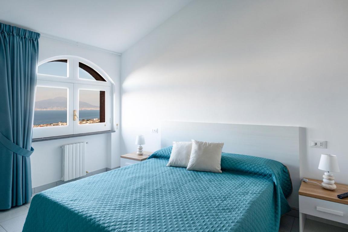 Sorrentovibes - Sea View Rooftop Apartment With Jacuzzi & Garden Exteriör bild